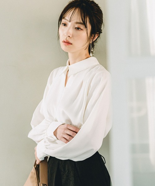 Andemiu（アンデミュウ）の「デザインネックエリブラウス 102202（シャツ/ブラウス・レディース・ブラック/イエロー/グリーン/オフホワイト・FREE）」の5枚目の写真