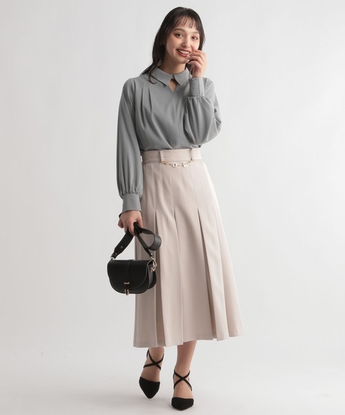 Andemiu（アンデミュウ）の「デザインネックエリブラウス 102202（シャツ/ブラウス・レディース・ブラック/イエロー/グリーン/オフホワイト・FREE）」の19枚目の写真