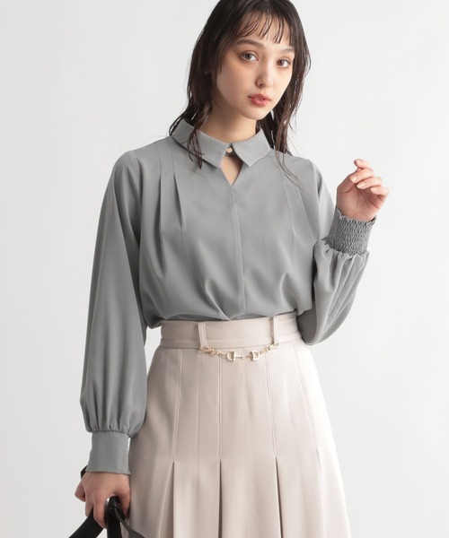 Andemiu（アンデミュウ）の「デザインネックエリブラウス 102202（シャツ/ブラウス・レディース・ブラック/イエロー/グリーン/オフホワイト・FREE）」の18枚目の写真