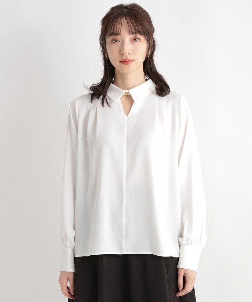 Andemiu（アンデミュウ）の「デザインネックエリブラウス 102202（シャツ/ブラウス・レディース・ブラック/イエロー/グリーン/オフホワイト・FREE）」の22枚目の写真