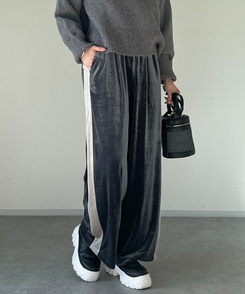 un dix cors（アンディコール）の「ライン入りベロアイージーパンツ（スウェットパンツ・レディース・グレー/チャコールグレー・FREE）」の2枚目の写真
