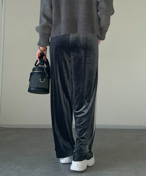 un dix cors（アンディコール）の「ライン入りベロアイージーパンツ（スウェットパンツ・レディース・グレー/チャコールグレー・FREE）」の9枚目の写真