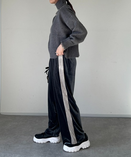 un dix cors（アンディコール）の「ライン入りベロアイージーパンツ（スウェットパンツ・レディース・グレー/チャコールグレー・FREE）」の13枚目の写真