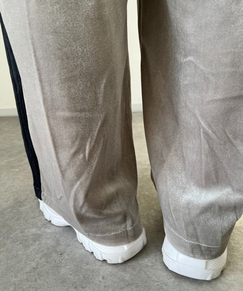 un dix cors（アンディコール）の「ライン入りベロアイージーパンツ（スウェットパンツ・レディース・グレー/チャコールグレー・FREE）」の4枚目の写真