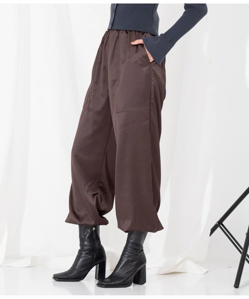 Settimissimo（セッティミッシモ）の「サテン ポケット付き アラジンパンツ カーゴパンツ（カーゴパンツ・レディース・ネイビー/ブラウン・FREE）」の4枚目の写真