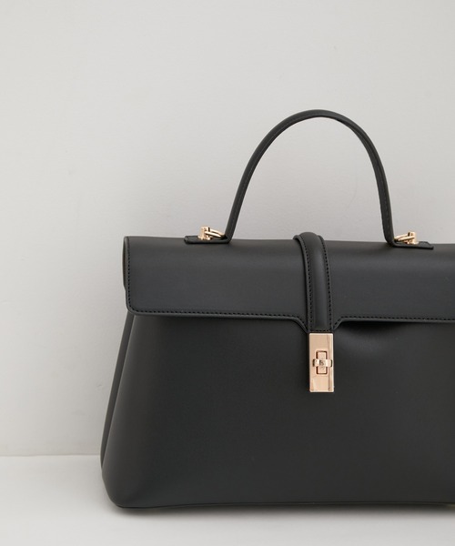 VIS（ビス）の「【ご好評につき追加生産】【2WAY】ひねり金具ワンハンドルショルダーバッグ【軽量】（ハンドバッグ・レディース・ブラック系その他/イエロー系その他3/ホワイト・FREE）」の16枚目の写真