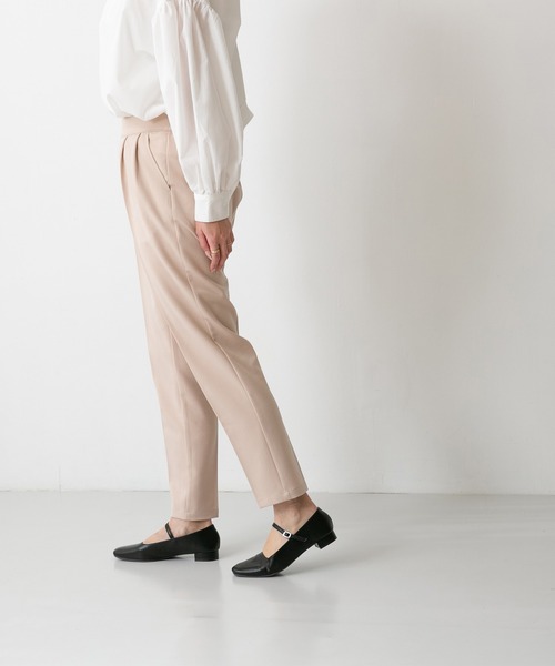 menue（メヌエ）の「やわらか スクエアトゥ メリージェーンパンプス（パンプス・レディース・グレイッシュベージュ/ブラック/ブラック系その他/シルバー/アイボリー・25.5cm/26.0cm/22.5cm/25.0cm/23.0cm/22.0cm/23.5cm/24.0cm/24.5cm/21.5cm）」の17枚目の写真