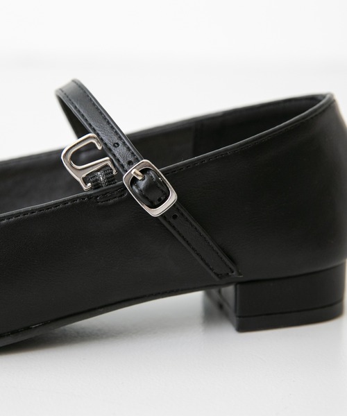 menue（メヌエ）の「やわらか スクエアトゥ メリージェーンパンプス（パンプス・レディース・グレイッシュベージュ/ブラック/ブラック系その他/シルバー/アイボリー・25.5cm/26.0cm/22.5cm/25.0cm/23.0cm/22.0cm/23.5cm/24.0cm/24.5cm/21.5cm）」の19枚目の写真