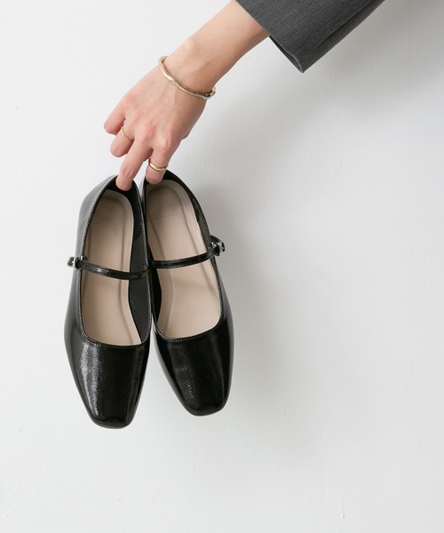 menue（メヌエ）の「やわらか スクエアトゥ メリージェーンパンプス（パンプス・レディース・グレイッシュベージュ/ブラック/ブラック系その他/シルバー/アイボリー・25.5cm/26.0cm/22.5cm/25.0cm/23.0cm/22.0cm/23.5cm/24.0cm/24.5cm/21.5cm）」の8枚目の写真