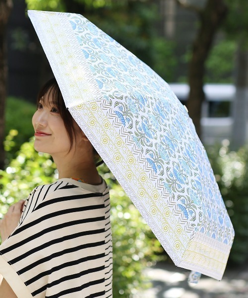 チチカカ（チチカカ）の「エスニフラワープリント晴雨兼用傘（折りたたみ傘・レディース・ブルー/ブラック/オレンジ・FREE）」の2枚目の写真