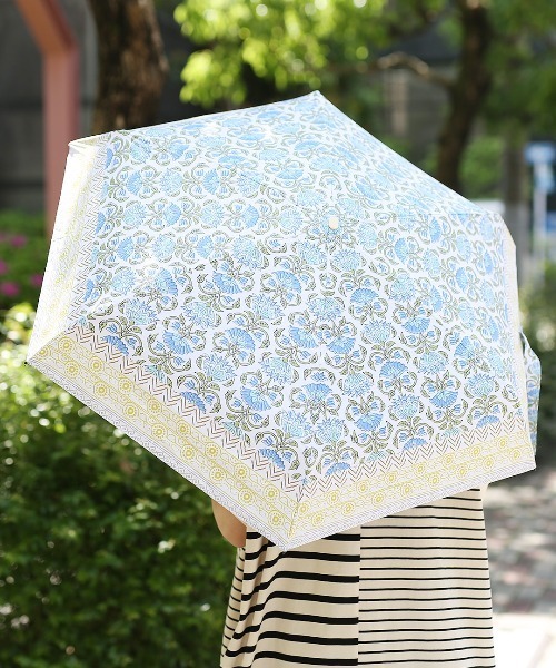 チチカカ（チチカカ）の「エスニフラワープリント晴雨兼用傘（折りたたみ傘・レディース・ブルー/ブラック/オレンジ・FREE）」の5枚目の写真