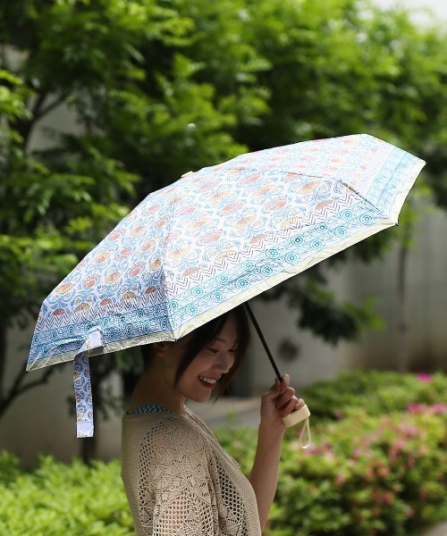 チチカカ（チチカカ）の「エスニフラワープリント晴雨兼用傘（折りたたみ傘・レディース・ブルー/ブラック/オレンジ・FREE）」の6枚目の写真