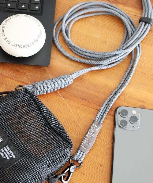 LAKOLE(ラコレ)の「リフレクターマルチスマホストラップ / 105354(スマホグッズ・メンズ・ホワイト/ブルー/ブラック・FREE)」の1枚目の写真