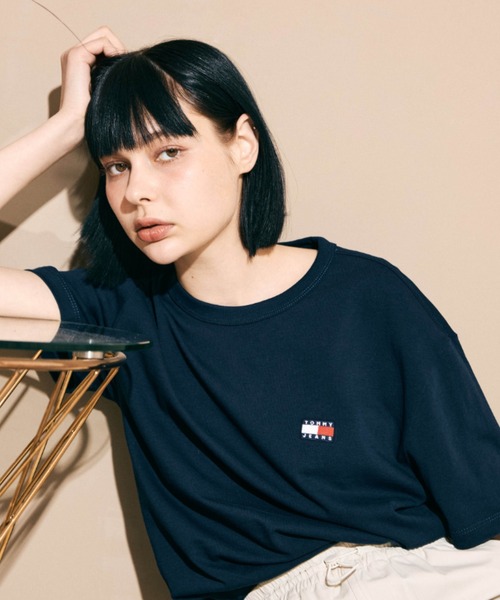 tommy jeans（トミー ジーンズ）の「【オンライン限定】レギュラーバッジTシャツ（Tシャツ/カットソー・メンズ・ホワイト/ブラック/ネイビー/アイボリー・SMALL/MEDIUM/LARGE/X-LARGE/X-SMALL）」の4枚目の写真