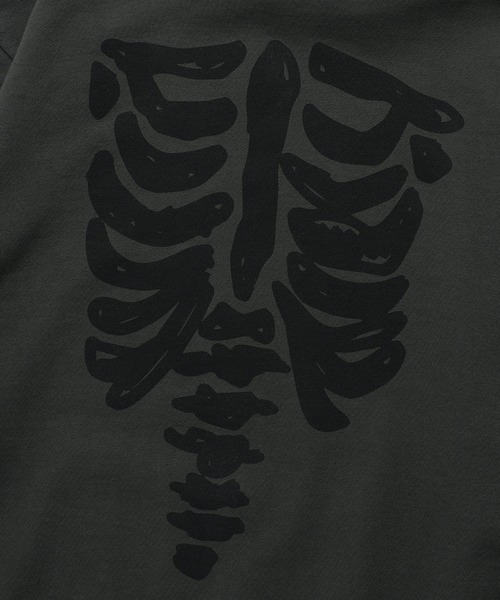 NICE GHOST CLUB（ナイスゴーストクラブ）の「A'GEM/9 × .kom『NICE GHOST CLUB/ナイスゴーストクラブ』 RIB HOODIE/ボーンデザイン プルオーバーパーカー（パーカー・メンズ・ブルー/チャコールグレー・L/M）」の20枚目の写真