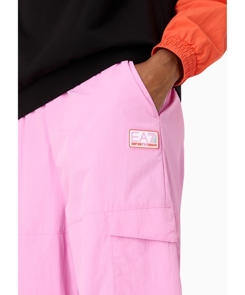 EMPORIO ARMANI EA7（エンポリオアルマーニイーエーセブン）の「【エンポリオ アルマーニ EA7】Contemporary Sport カーゴパンツ ナイロン（カーゴパンツ・レディース・ブラック/ピンク・LARGE/MEDIUM/SMALL/X-SMALL）」の3枚目の写真
