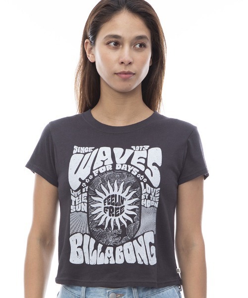 BILLABONG(ビラボン)の「BILLABONG レディース BABY FIT GRAPHIC TEE Tシャツ 【2024年春夏モデル】/ビラボンクロップドスリムフィット半袖Tシャツ(Tシャツ/カットソー・レディース・イエロー系その他/アイボリー/ブラック/パープル・MEDIUM)」の12枚目の写真