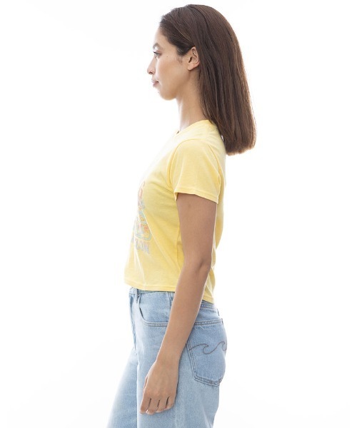 BILLABONG(ビラボン)の「BILLABONG レディース BABY FIT GRAPHIC TEE Tシャツ 【2024年春夏モデル】/ビラボンクロップドスリムフィット半袖Tシャツ(Tシャツ/カットソー・レディース・イエロー系その他/アイボリー/ブラック/パープル・MEDIUM)」の18枚目の写真