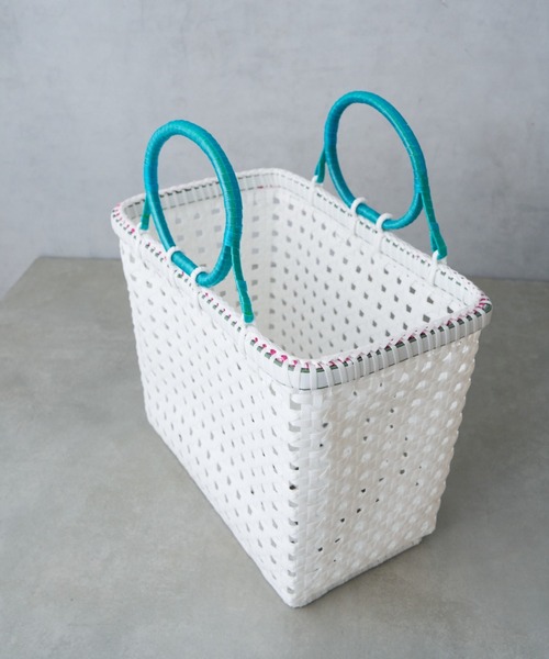 Actually（アクチュアリー）の「Lila Basket Mサイズ（かごバッグ・レディース・ホワイト/チャコールグレー・フリー）」の5枚目の写真