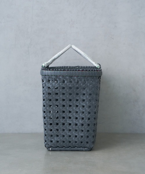 Actually（アクチュアリー）の「Lila Basket Mサイズ（かごバッグ・レディース・ホワイト/チャコールグレー・フリー）」の8枚目の写真