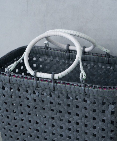 Actually（アクチュアリー）の「Lila Basket Mサイズ（かごバッグ・レディース・ホワイト/チャコールグレー・フリー）」の10枚目の写真