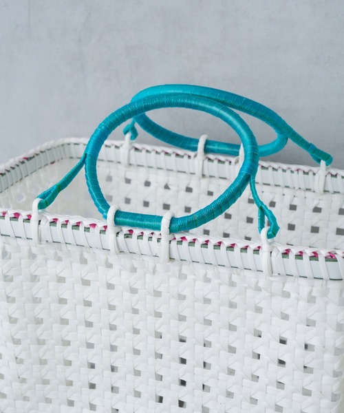 Actually（アクチュアリー）の「Lila Basket Mサイズ（かごバッグ・レディース・ホワイト/チャコールグレー・フリー）」の7枚目の写真