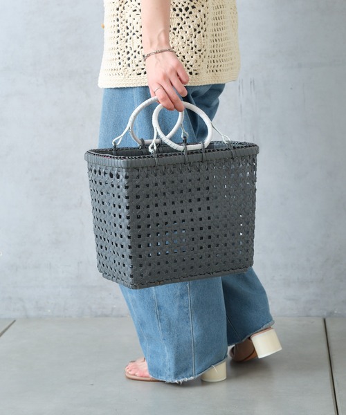 Actually（アクチュアリー）の「Lila Basket Mサイズ（かごバッグ・レディース・ホワイト/チャコールグレー・フリー）」の18枚目の写真