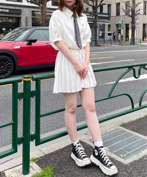one way(ワンウェイ)の「ネクタイ付きプリーツシャツワンピース(シャツワンピース・レディース・ダークグレー/ホワイト/ブルー/ブラック・FREE)」の5枚目の写真