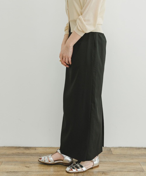 ITEMS URBANRESEARCH(アイテムズ アーバンリサーチ)の「ストライプロングスカート(スカート・レディース・ブラック/グレー・FREE)」の3枚目の写真