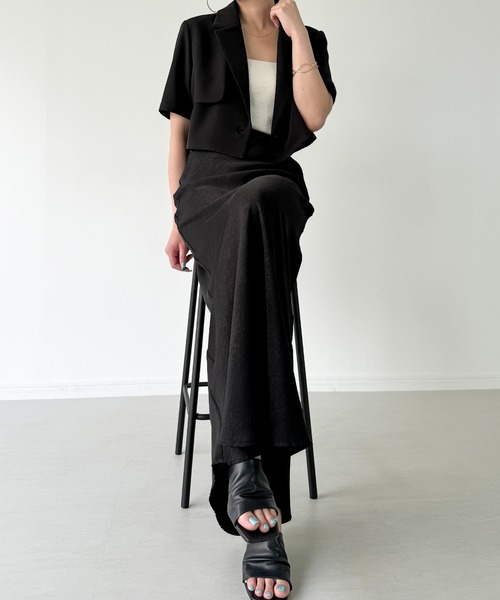 JUNOAH（ジュノア）の「半袖ショートテーラードジャケット（テーラードジャケット・レディース・ダークグレー/アイボリー/ブラック・X-LARGE/LARGE/MEDIUM）」の8枚目の写真