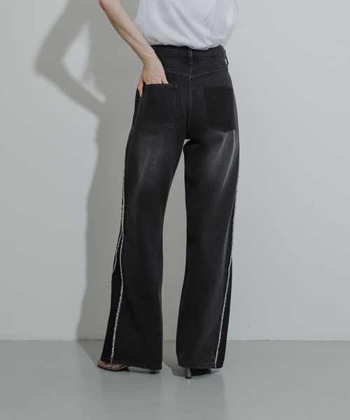 SENSE OF PLACE by URBAN RESEARCH（センスオブプレイスバイアーバンリサーチ）の「サイドパッチワークフリンジデニム（デニムパンツ・レディース・ブラック/ライトインディゴブルー・LARGE/MEDIUM/SMALL）」の5枚目の写真