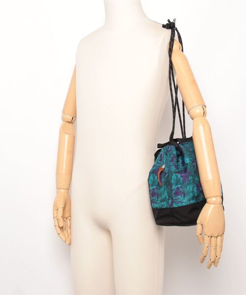 GREGORY（グレゴリー）の「チンチバッグM CINCH BAG M ブルータペストリー（ハンドバッグ・メンズ・ブルー系その他・ONE SIZE）」の7枚目の写真