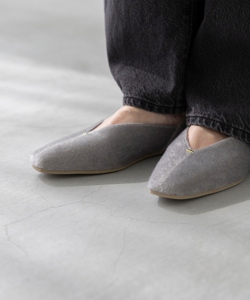 新色追加！ 【 極やわ 】Vカット ゴールドアクセントパンプス