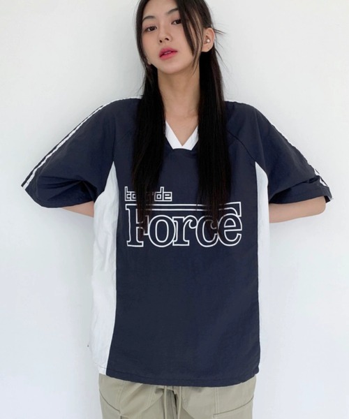 Per sist ence(パーシエンス)の「カレッジロゴVネックナイロントップス(Tシャツ/カットソー・レディース・ホワイト/ネイビー/ブラック・FREE)」の10枚目の写真