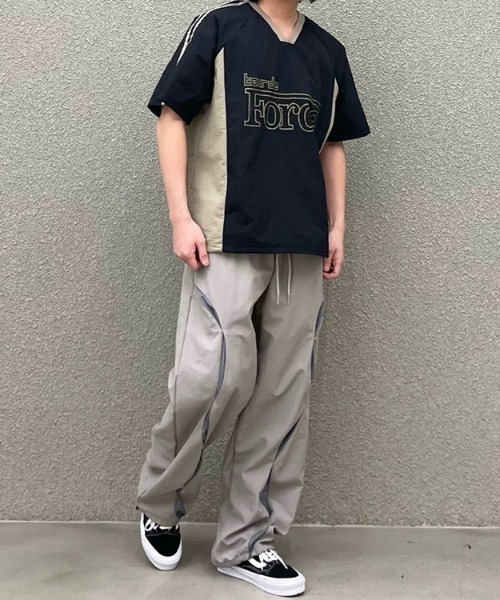Per sist ence(パーシエンス)の「カレッジロゴVネックナイロントップス(Tシャツ/カットソー・レディース・ホワイト/ネイビー/ブラック・FREE)」の7枚目の写真
