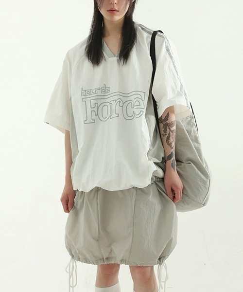 Per sist ence(パーシエンス)の「カレッジロゴVネックナイロントップス(Tシャツ/カットソー・レディース・ホワイト/ネイビー/ブラック・FREE)」の18枚目の写真