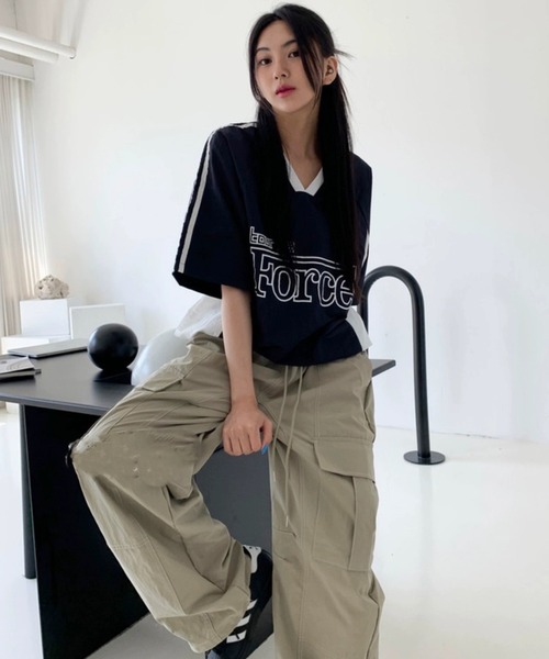 Per sist ence(パーシエンス)の「カレッジロゴVネックナイロントップス(Tシャツ/カットソー・レディース・ホワイト/ネイビー/ブラック・FREE)」の16枚目の写真
