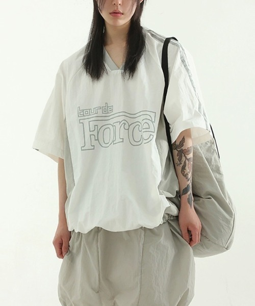 Per sist ence(パーシエンス)の「カレッジロゴVネックナイロントップス(Tシャツ/カットソー・レディース・ホワイト/ネイビー/ブラック・FREE)」の19枚目の写真