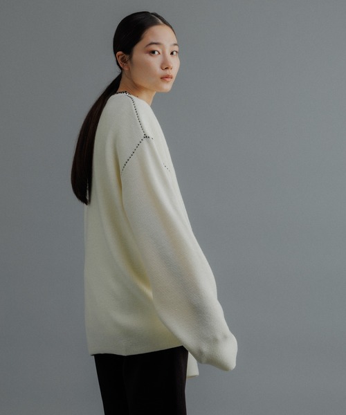 ADAM ET ROPE'（アダムエロペ）の「《アンチピリング/毛玉防止》【WEB限定】ポイント ステッチ ルーズシルエット ニットプルオーバー / ユニセックス（ニット/セーター・メンズ・ブラック/ホワイト・S/M/L）」の19枚目の写真