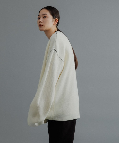 ADAM ET ROPE'（アダムエロペ）の「《アンチピリング/毛玉防止》【WEB限定】ポイント ステッチ ルーズシルエット ニットプルオーバー / ユニセックス（ニット/セーター・メンズ・ブラック/ホワイト・S/M/L）」の21枚目の写真