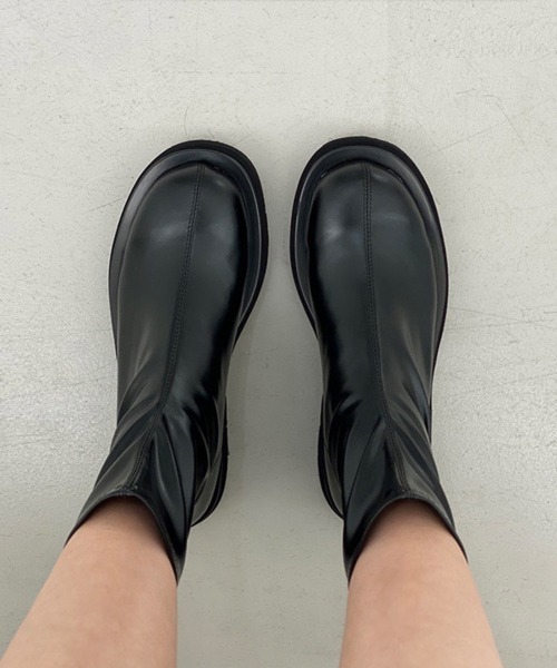 HALEY PESCA(ヘーリーペスカ)の「HALEY PESCA/ボリューム厚底 バックジップショートブーツ(ブーツ・レディース・ホワイト/ブラック・36/38)」の5枚目の写真