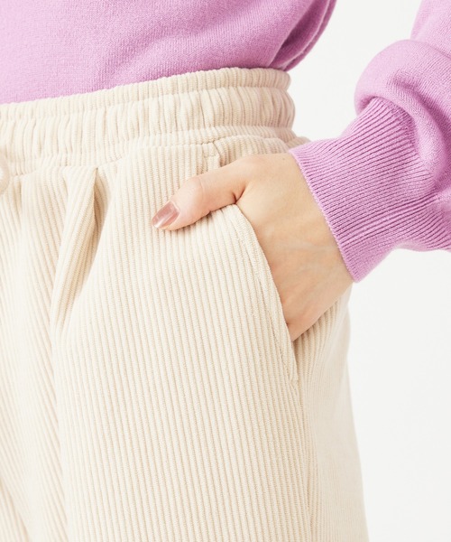 BELLUNA PLUS(ベルーナ)の「裏ベロアコーデュロイワイドパンツ60丈(その他パンツ・レディース・ブラック/アイボリー/グレイッシュベージュ/ターコイズブルー・X-LARGE/LARGE/MEDIUM/SMALL)」の17枚目の写真