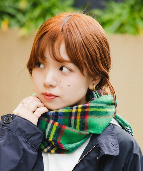 BEAMS BOY（ビームスボーイ）の「HIGHLAND TWEEDS / チェック ストール 小（マフラー・レディース・オレンジ系その他/ブルー/ブルー系その他2/ホワイト/レッド/グリーン/ベージュ/インディゴブルー・ONE SIZE）」の3枚目の写真
