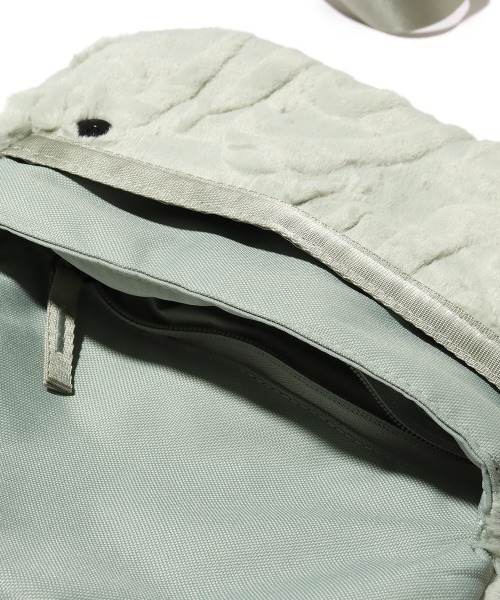 NIKE(ナイキ)の「NIKE NK NSW FTRA 365 FUR CRSBY / ナイキ ウィメンズ NSW FTRA 365 FUR クロスボディ 【SP】(ショルダーバッグ・レディース・グリーン/ブラック/レッド・ONE SIZE)」の7枚目の写真
