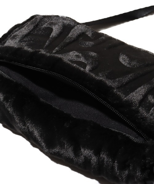 NIKE(ナイキ)の「NIKE NK NSW FTRA 365 FUR CRSBY / ナイキ ウィメンズ NSW FTRA 365 FUR クロスボディ 【SP】(ショルダーバッグ・レディース・グリーン/ブラック/レッド・ONE SIZE)」の12枚目の写真