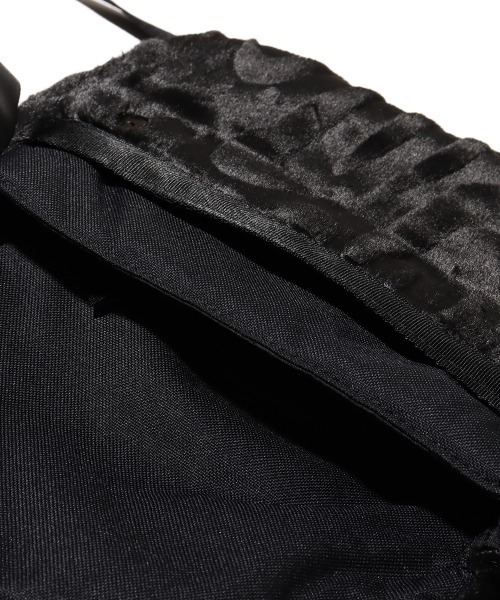 NIKE(ナイキ)の「NIKE NK NSW FTRA 365 FUR CRSBY / ナイキ ウィメンズ NSW FTRA 365 FUR クロスボディ 【SP】(ショルダーバッグ・レディース・グリーン/ブラック/レッド・ONE SIZE)」の13枚目の写真
