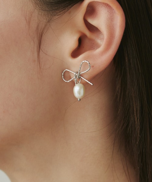 ciite' surgical stainless(シーテサージカルステンレス)の「【 金属アレルギー対応 】 リボンパールピアス サージカルステンレス (両耳用)(ピアス(両耳用)・レディース・シルバー/ゴールド・FREE)」の1枚目の写真