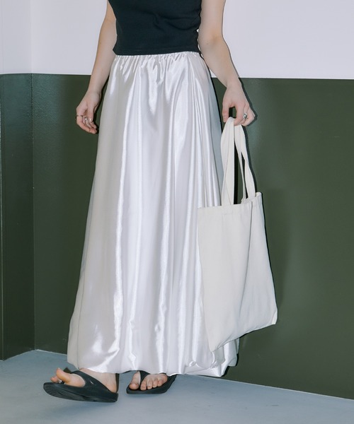 LIENCOEUR（リアンクール）の「サテンバルーンロングスカート（スカート・レディース・ホワイト/ブラック・FREE）」の5枚目の写真