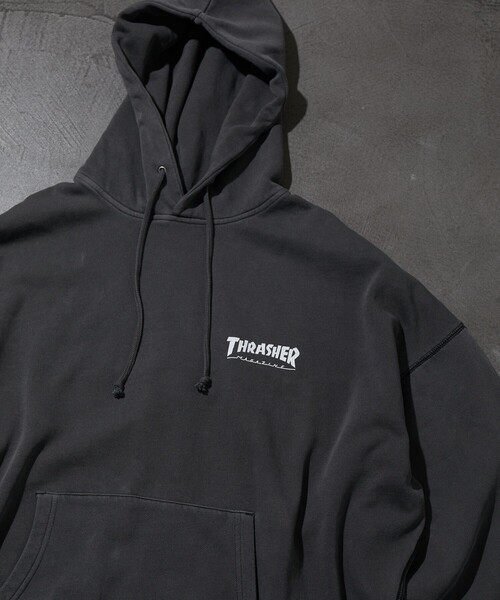 FREAK'S STORE（フリークスストア）の「限定展開 THRASHER×FREAK'S STORE /スラッシャー  別注 ピグメントダイ ワンポイントロゴ パーカー（パーカー・メンズ・ピンク/ホワイト/ブラック/サックスブルー・LARGE/SMALL/MEDIUM）」の13枚目の写真