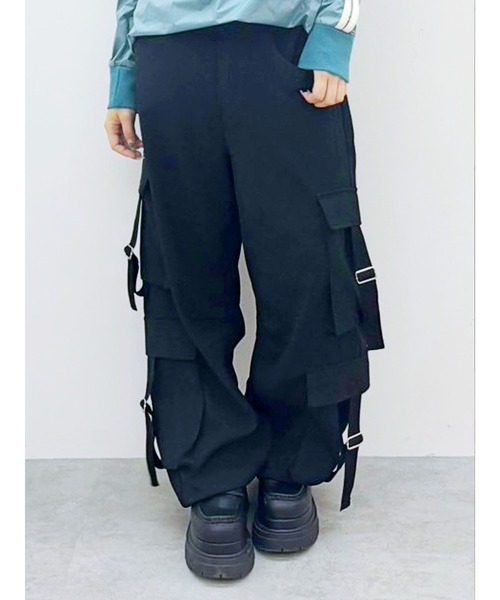 EVRIS(エヴリス)の「2WAYポケットルーズカーゴパンツ(カーゴパンツ・レディース・ブラック/レッド/その他1・SMALL/MEDIUM)」の2枚目の写真